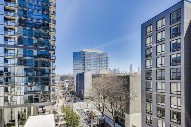 Building Photo - 860 W Blackhawk St