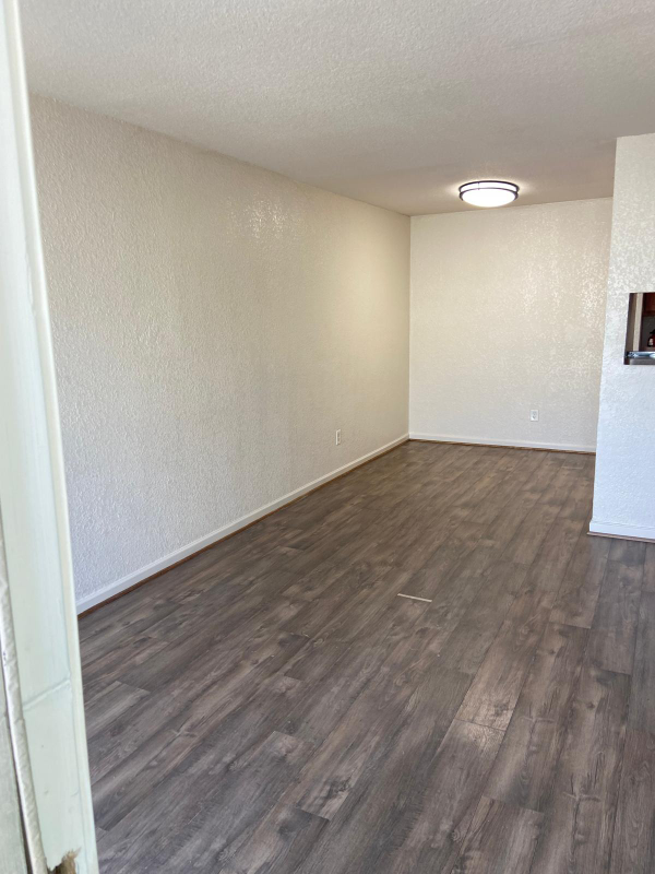 Building Photo - 8100 Creekbend Dr