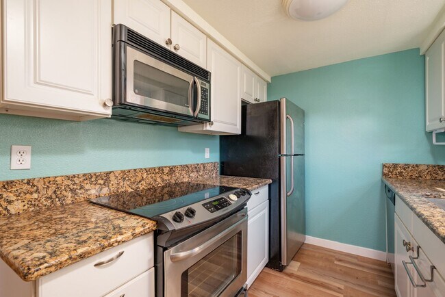 Building Photo - Available Now this Lovely One Bedroom Condo