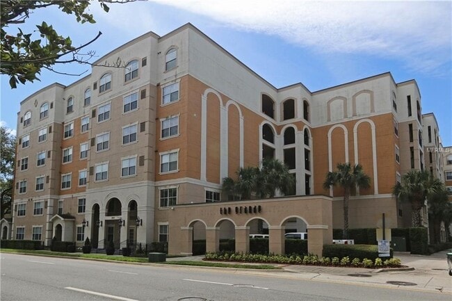 Building Photo - Renovated 1 Bedroom 1 Bathroom Condo with ...