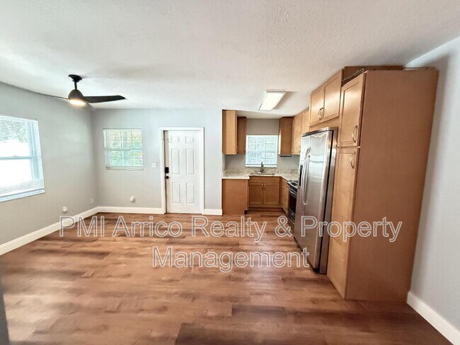 Building Photo - 2809 Marconi St