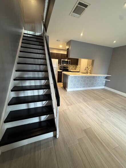 Building Photo - 17515 NW 67th Ct