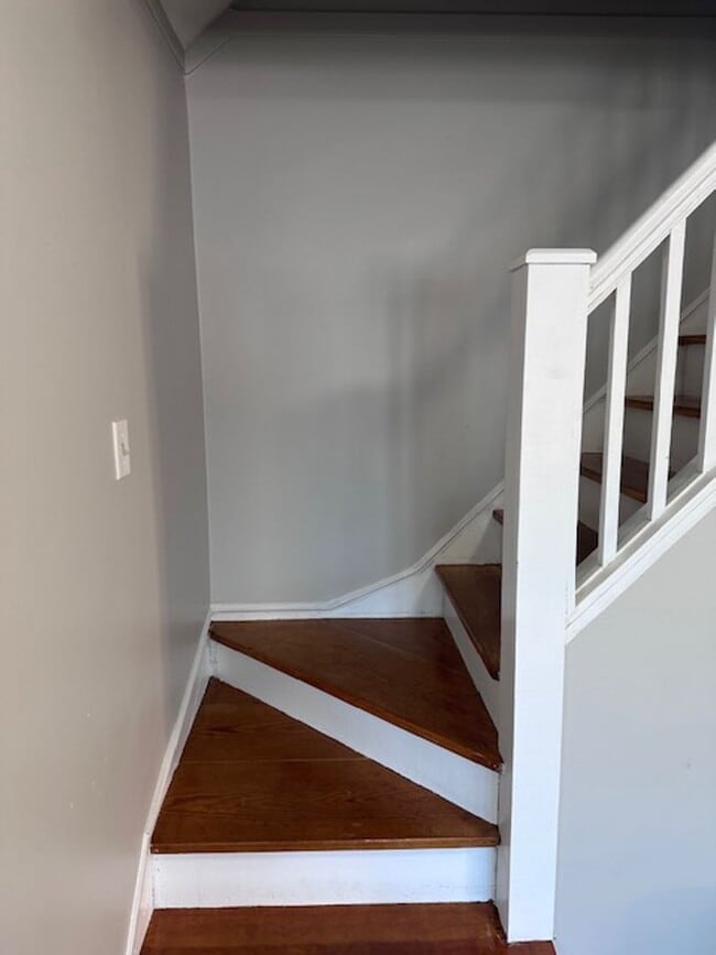 Building Photo - Garfield Ridge 4 Bedroom House