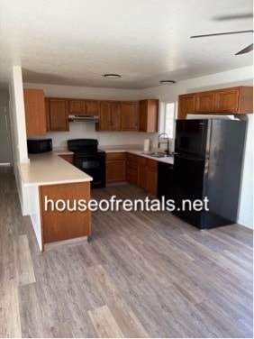 Building Photo - 555 E No Name Rd