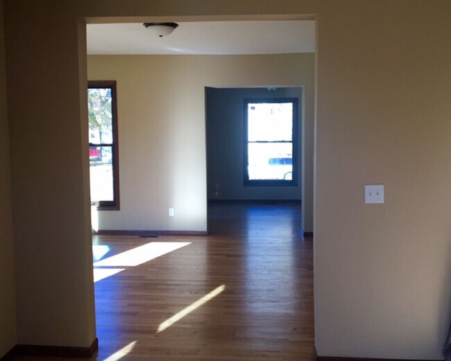 Building Photo - 1423 Bever Ave SE