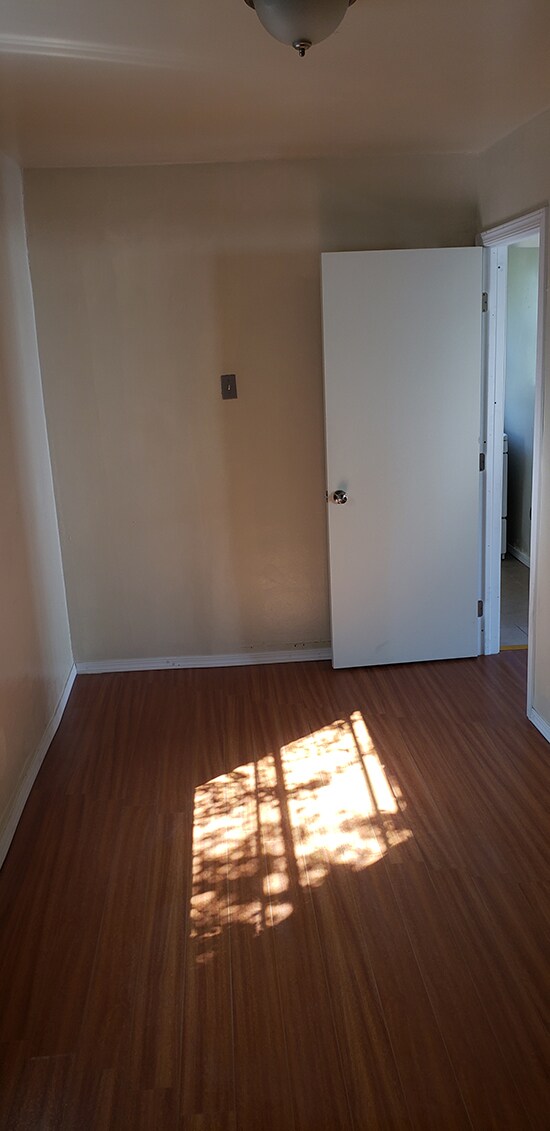 Building Photo - 1714 Glenoaks E Blvd