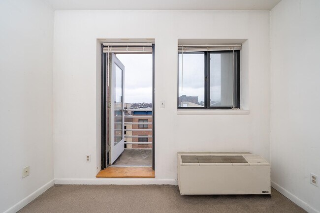 Building Photo - 463 1st St