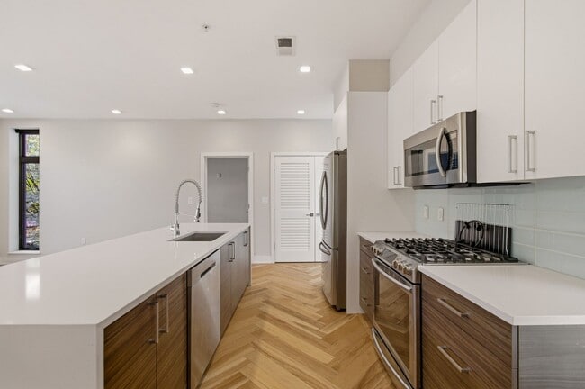 Building Photo - 1345 K St SE