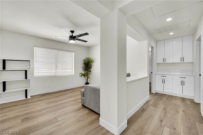 Building Photo - 2560 Sundew Ave