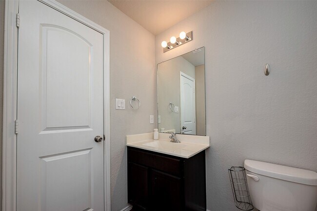 Building Photo - 14004 Lake Cres Dr