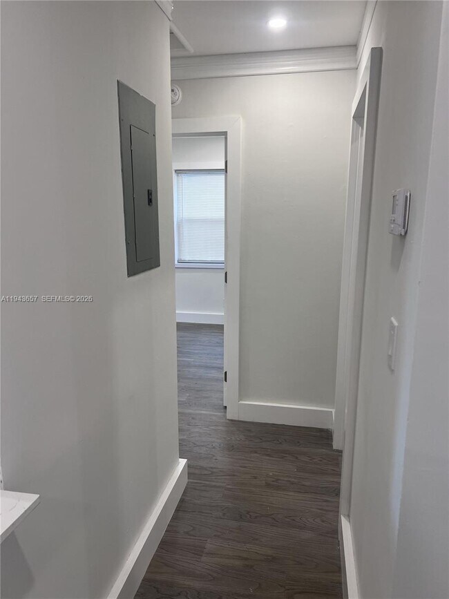 Building Photo - 1432 N Andrews Ave