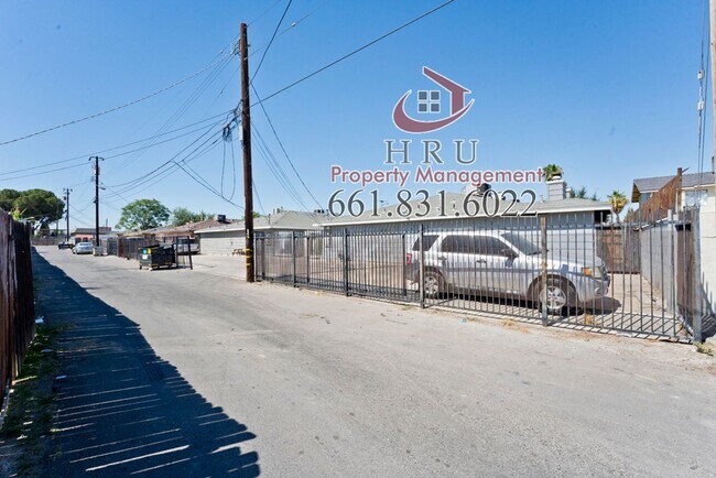 Building Photo - 2905 S Chester Ave