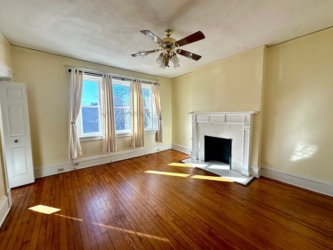 Building Photo - Great One Bedroom Apartment in Church Hill...