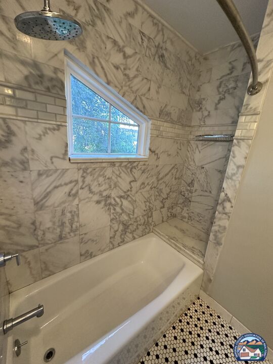 Building Photo - 1075 Hayes Ave