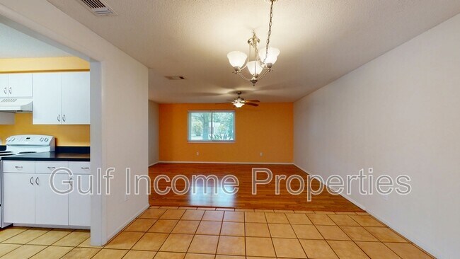 Building Photo - 5012 29th Ave W