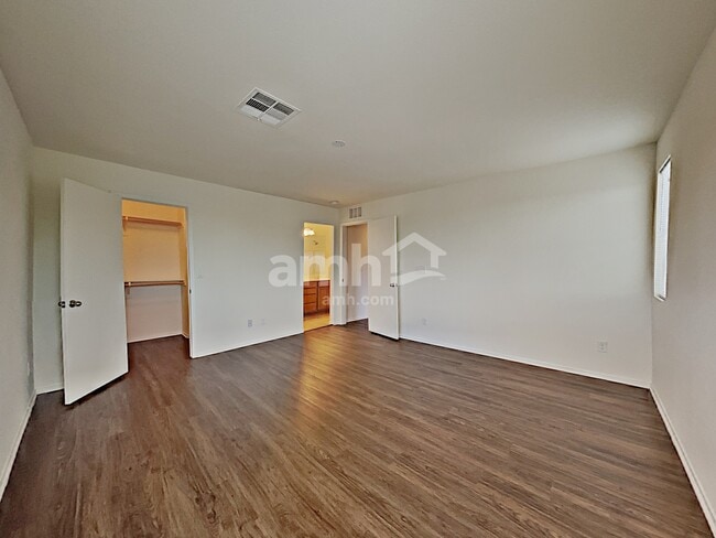 Building Photo - 1020 Maple Pines Ave
