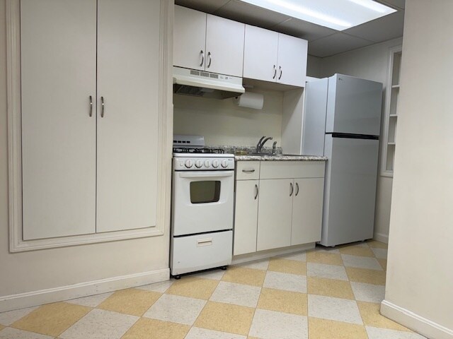 Building Photo - 803 Main St