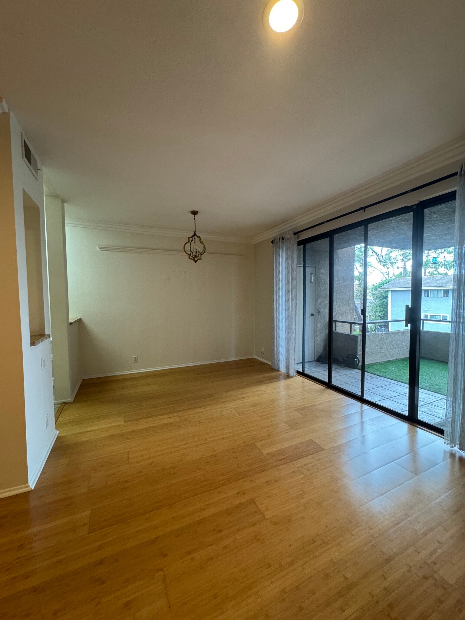 Dining room - 11077 Palms Blvd