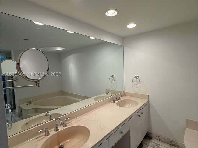 Building Photo - 4000 Towerside Terrace
