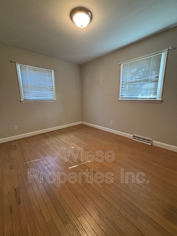 Building Photo - 28 Locksley Ln