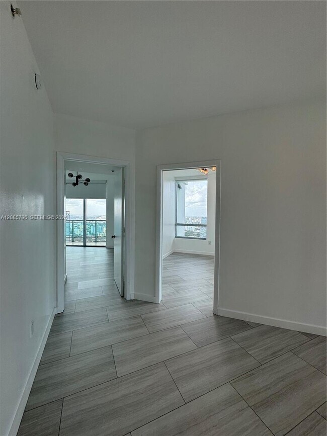 Building Photo - 350 S Miami Ave