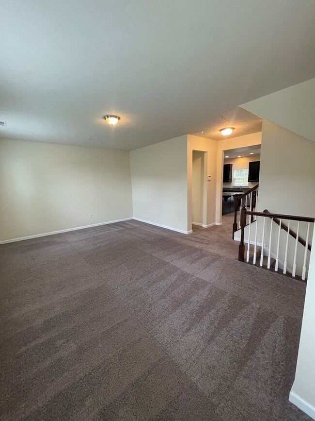 Building Photo - Gorgeous 3 BD/ 2.5 BA Townhouse Available ...