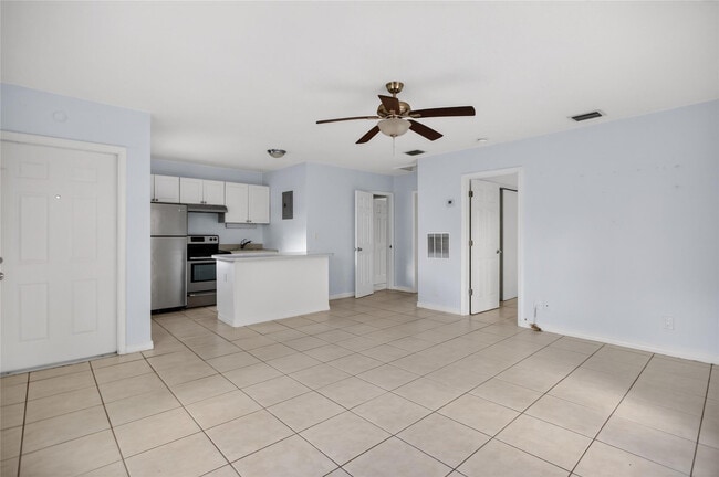 Building Photo - 709 SW 13th Ave