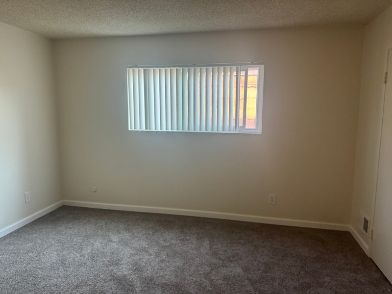 Building Photo - 986 5th Ave