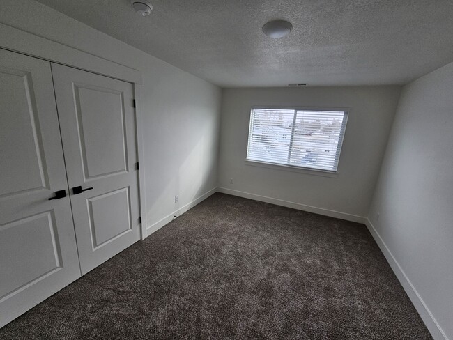 Building Photo - 112 E 730 N