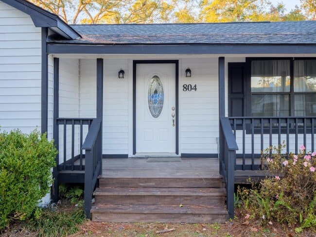 Building Photo - 804 Lakeland Ave