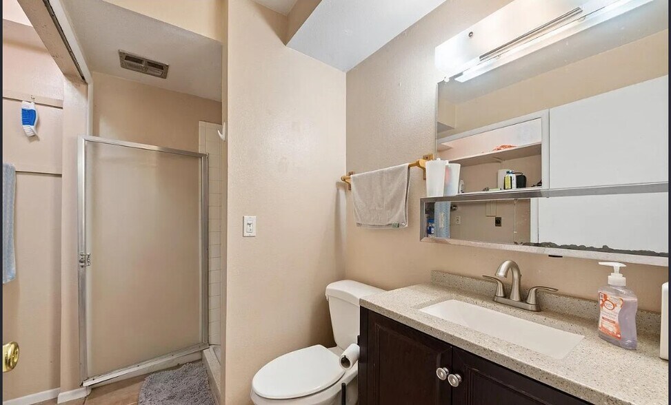 Building Photo - 2623 Sherwood Cir