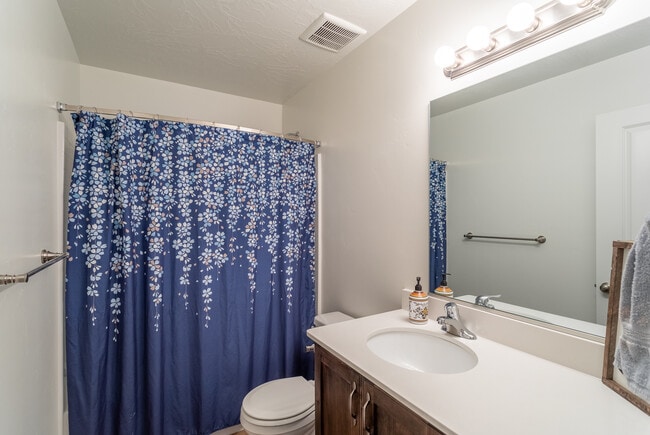 Upstairs Bathroom - 6119 S Zelda Dr