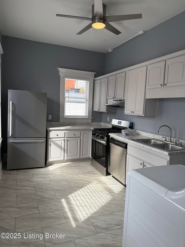 Building Photo - 1529 Christy Ave