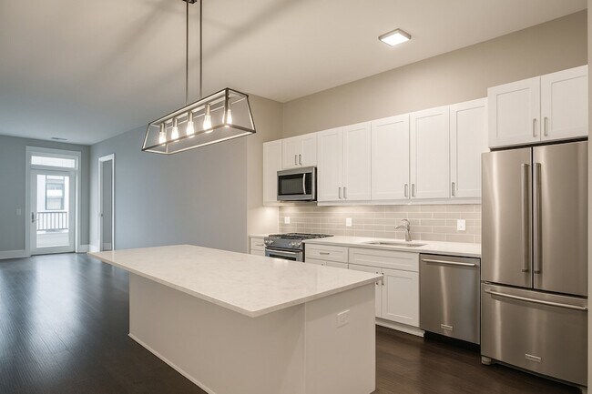 Building Photo - 2050 N Clark St