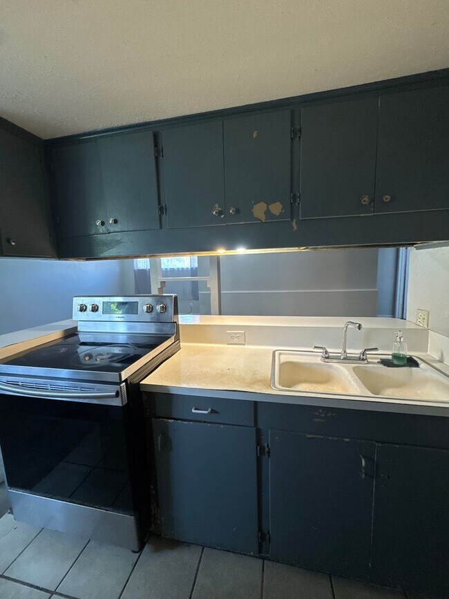 Building Photo - Updated 2-Bed, 2-Bath Duplex