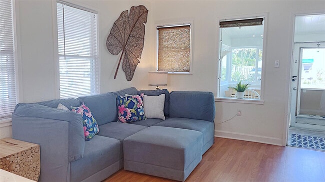 Building Photo - 342 SW 2nd Ave