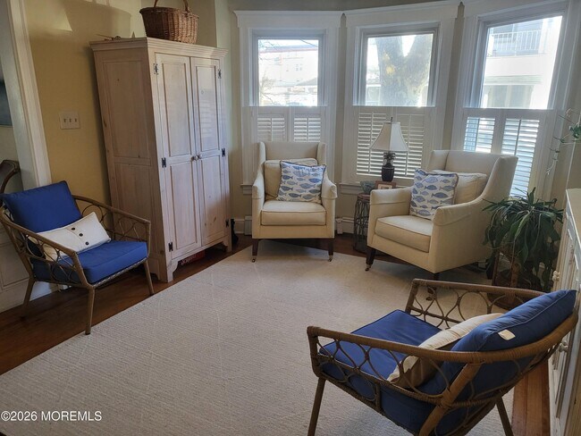 Building Photo - 80 Heck Ave