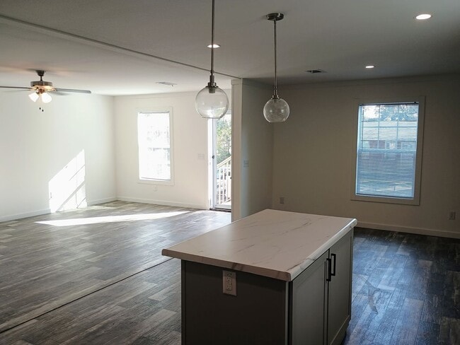 Building Photo - New Build 3 bedroom 2 bath