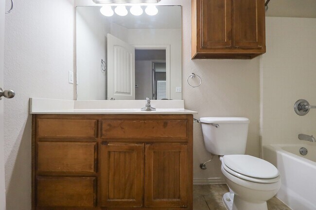 Building Photo - 3 Bed 2 Bath Home in Collinsville *Price D...