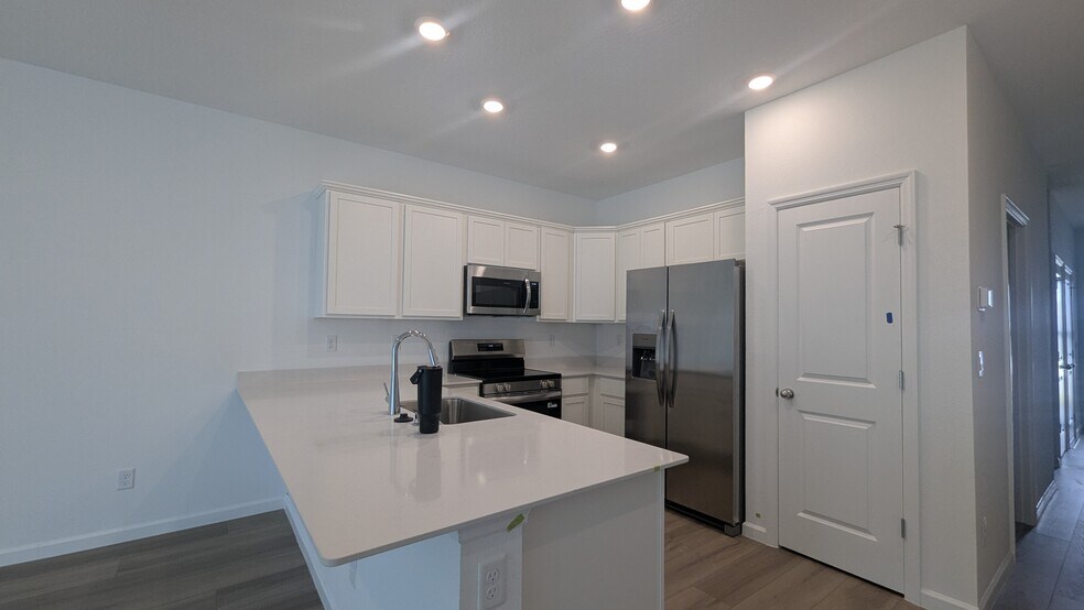 Building Photo - 559 Holly Lakes Dr