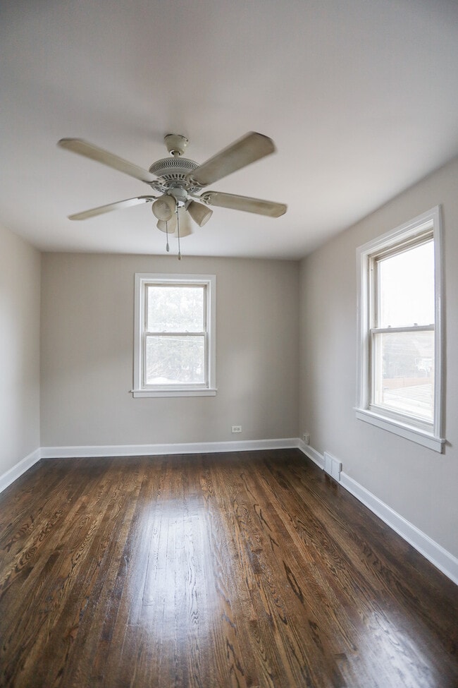 Building Photo - 3126 W Chase Ave