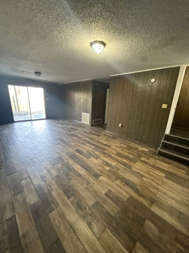 Building Photo - 1505 Parkview St