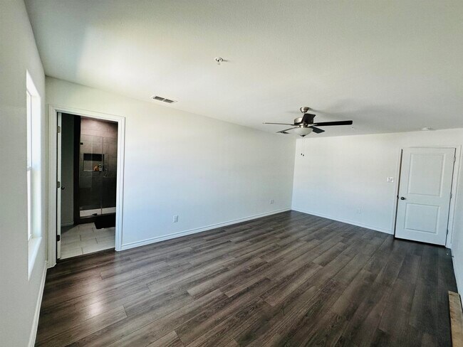 Building Photo - 9909 Bijan Dr