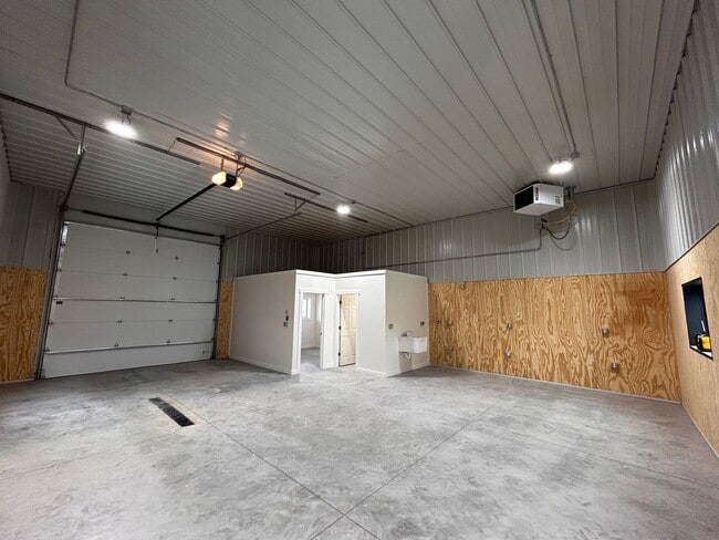 Building Photo - Commercial Shop Space for Lease