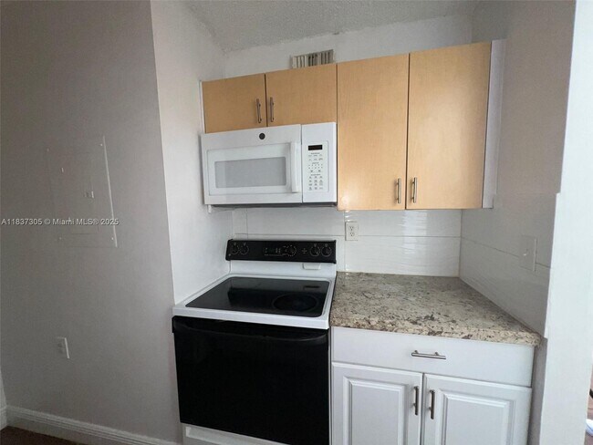 Building Photo - 1129 Lake Victoria Dr