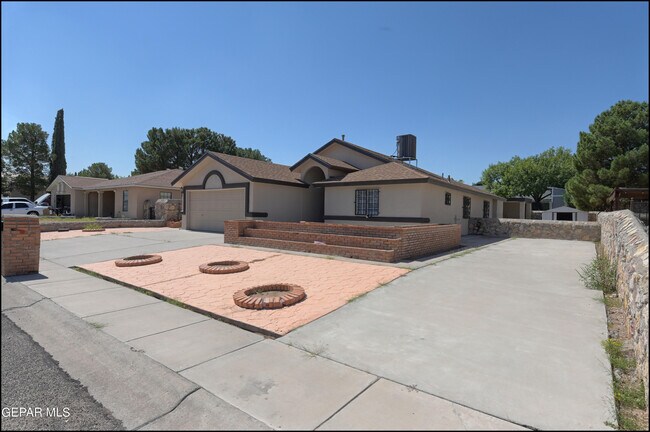 Building Photo - 129 Torrey Pines Dr