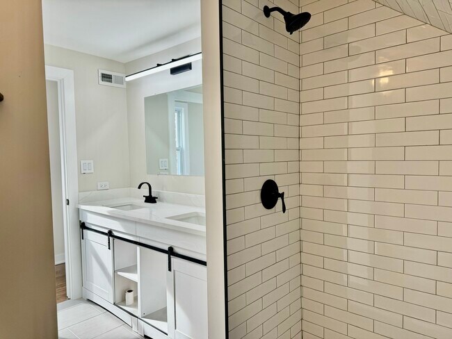 Building Photo - 3135 S 53rd Ave