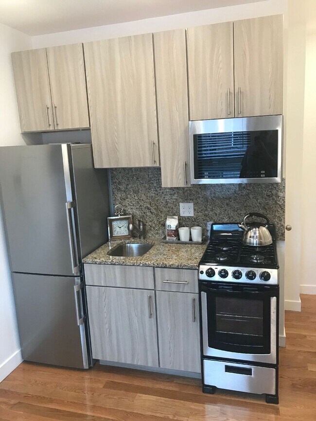 Building Photo - CHELSEA / BOSTON FULLY FURNISHED LUXURY STUDIO-- 1 MILE TO LOGAN!!