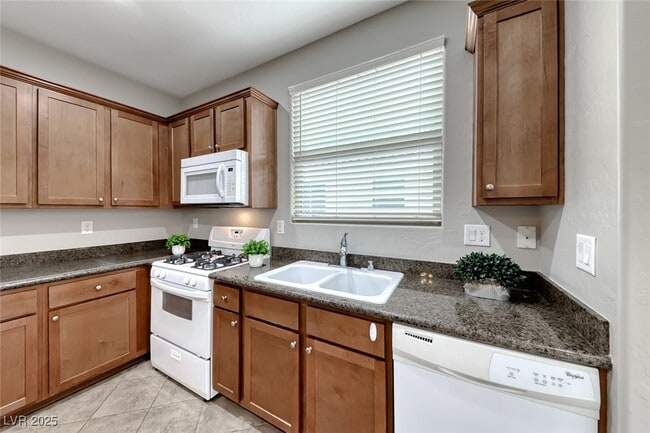 Building Photo - 589 Via Paladini