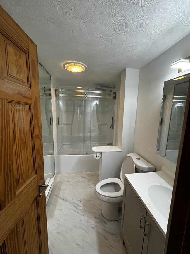 Building Photo - Barrington Brick House